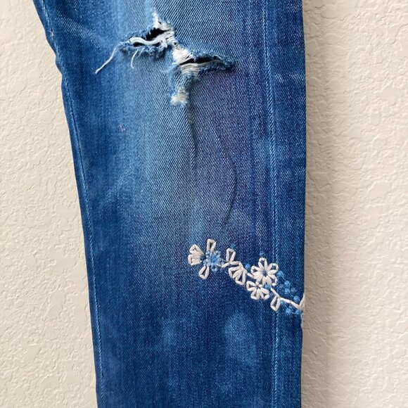 Lucky Brand Floral Embroidered Sienna Slim Boyfriend Distressed Jeans - Picture 4 of 16